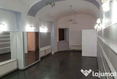 Spațiu comercial, de 85 mp, în Central - 3