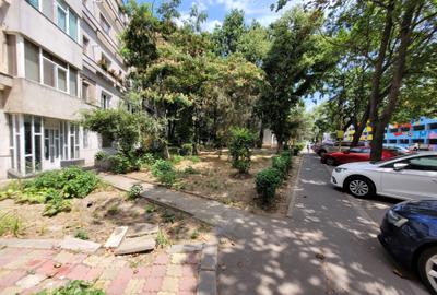 Apartament cu 3 camere semidecomandat în Tomis I