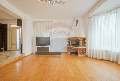 Casă cu 5 camere cu Teren 530 Mp în Central - 11