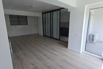 Apartament cu 3 camere decomandat în Baicului