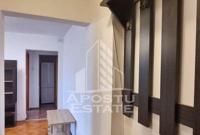 Apartament cu 3 camere semidecomandat în Dacia