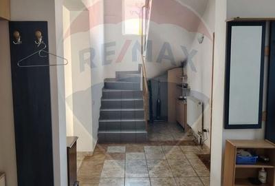 Casă cu 8 camere cu Teren 800 Mp în Central - 10