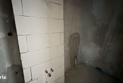 Apartament cu 3 camere semidecomandat în Florești - 2