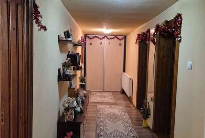 Casă cu 5 camere cu Teren 1000 Mp în Lerești - 4