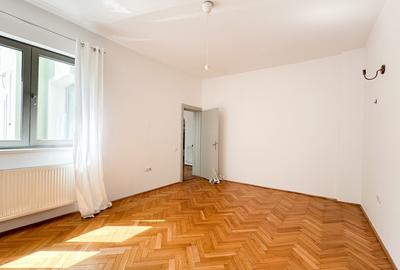 Casă individuală cu 7 camere decomandat cu Teren 500 Mp în Central - 2