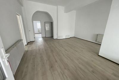 Apartament cu 4 camere în Pianu - 3