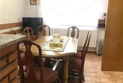 Casă cu 5 camere cu Garaj în Central - 5