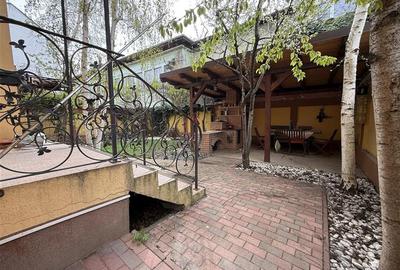 Proprietate deosebita de vanzare in centrul Bacaului- eleganta, istorie si inves - 9