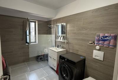 Apartament cu 3 camere semidecomandat în Micești