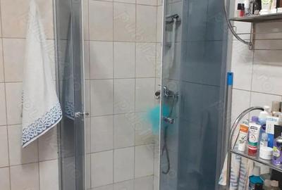 Vanzare Casa din caramida, supr. totala este de 387.mp., supr. const.121mp., str. Garii cu M. Bravu - 18