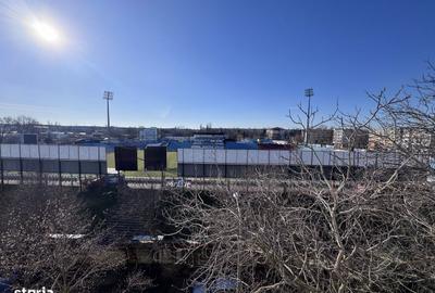 Apartament cu 3 camere decomandat în Siderurgiștilor