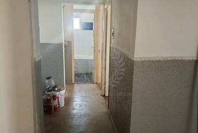 Apartament cu 3 camere decomandat în 9 Mai - 5