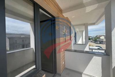 Casă cu 5 camere cu Teren 475 Mp în Braniște (Podari) - 2