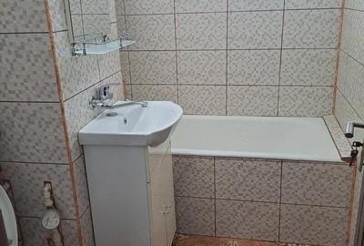 Garsonieră decomandată în Titan