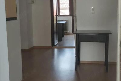 Spațiu comercial, de 781 mp, în Central - 6