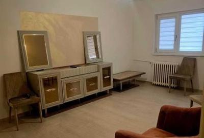 Apartament cu 3 camere decomandat, mobilat în Sebastian