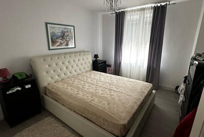 Apartament cu 4 camere decomandat în Găești - 2