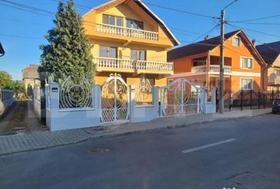 Casă cu 5 camere cu Teren 500 Mp în Central - 2