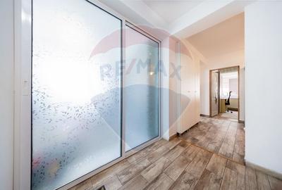 Apartament cu 3 camere decomandat în Tractorul - 15