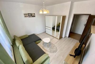 Garsonieră decomandată în Apărătorii Patriei