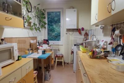 Apartament spa?ios cu 3 camere + garaj , situat intr-o zon - 8