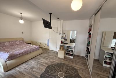 Casă cu 4 camere cu Canalizare în Central - 6