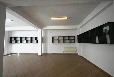 Spațiu comercial, de 82 mp, în Sud - 2