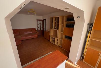Apartament cu 2 camere decomandat, mobilat în Tractorul - 4