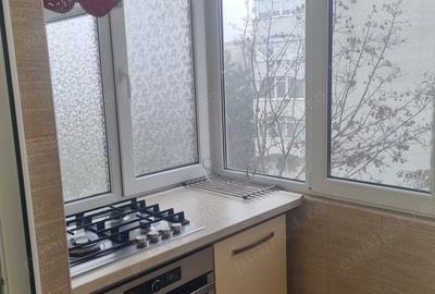 Apartament cu 2 camere, decomandat, etaj 2 4 - 2