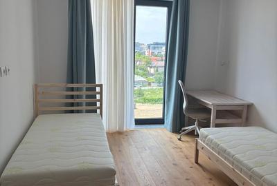 Apartament cu 3 camere semidecomandat în Aviației