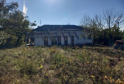 Casă cu 3 camere în Nuci - 1