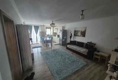 Vand 3 camere Braytim etaj 1 cu intrare din strada!