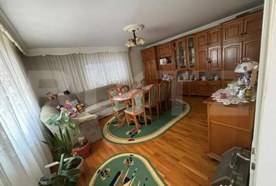 Casă cu 7 camere cu Teren 627 Mp în Jucu - 10