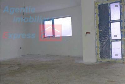 Casă cu 5 camere cu Canalizare în Dumești - 11