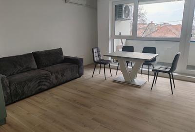 Apartament cu 2 camere decomandat în Central - 2