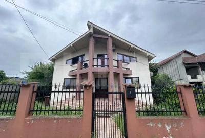 Casă cu 5 camere cu Teren 650 Mp în Bariera Vâlcii