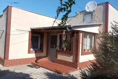 Vand imobil compus din casa de locuit cu anexe gospodare?ti ?i teren aferent, situat in ora? Faurei - 2