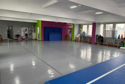 Spațiu comercial, de 240 mp, în Baza 3 - 6