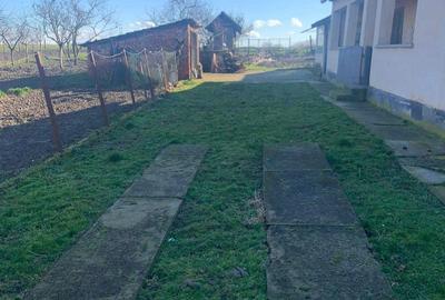 Casă cu 4 camere în Central - 2