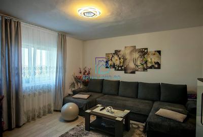 Doamna Ghica, bloc 2002, etaj 3/4, decomandat, doua bai - 5