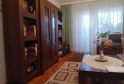 Apartament cu 3 camere decomandat în 1 Mai - 2