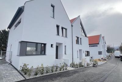 Duplex cu 5 camere cu Canalizare în Bună Ziua - 3