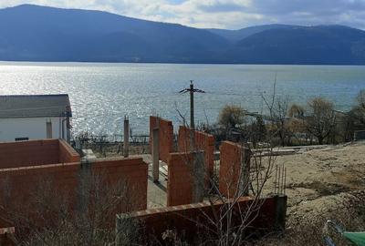 Teren de 700 mp, în Eșelnița