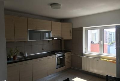Apartament cu 4 camere decomandat, mobilat în Sebastian