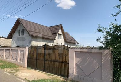 Casă cu 3 camere cu Teren 534 Mp în Central