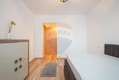 Apartament cu 3 camere decomandat, mobilat în Tractorul - 10