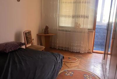 Inchiriez apartament 2 camere zona Dunarea,et4 - 5