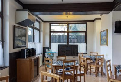 Casă cu 7 camere cu Canalizare în Central - 3