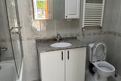 Garsonieră decomandată în Titan