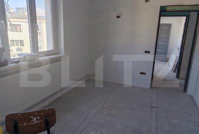 Apartament de vanzare, cu 4 camere, 85 mp, zona centrala - 1